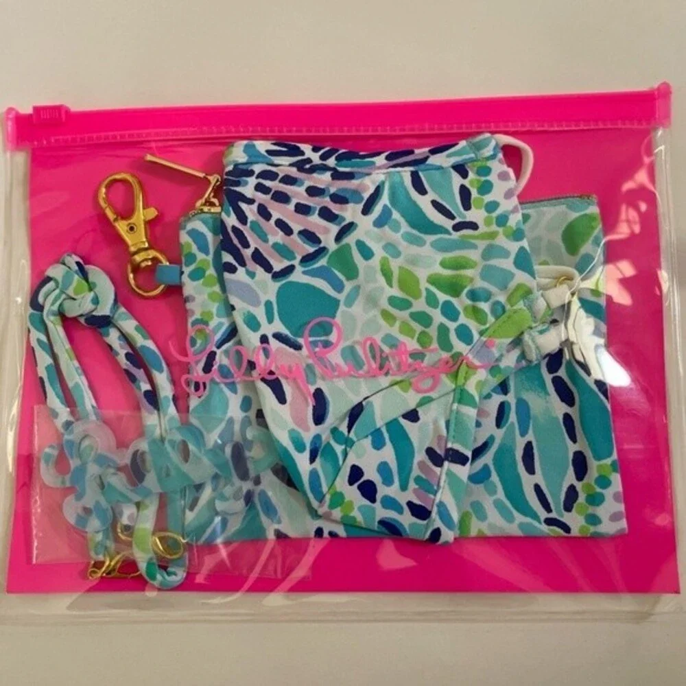 Lilly Pulitzer On The Go Face Mask Set with Lanyard Blue Ibiza Print